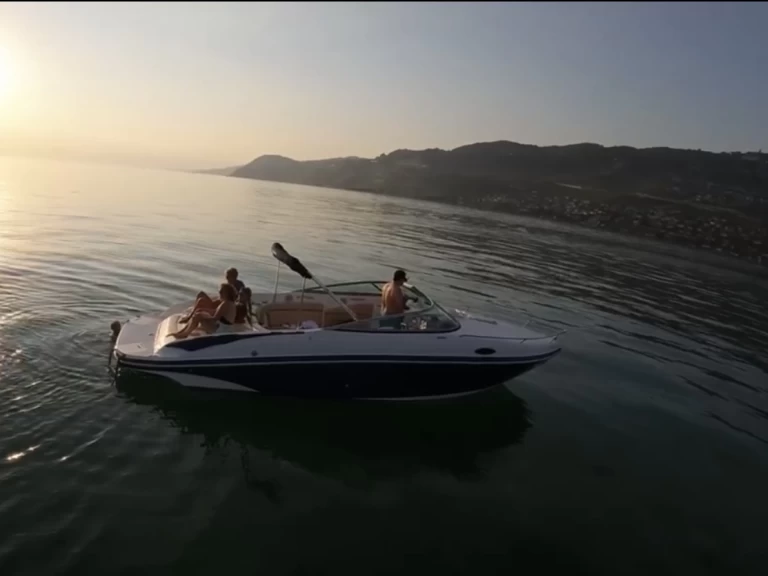 Wynajem łodzi Rinker 246 Cabin w Vevey na SamBoat 