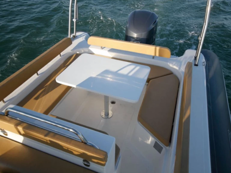 Wynajem łodzi Palamos tanio TARPON 790 LX