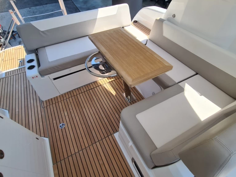 Wynajem Motorówka Bénéteau z patentem 