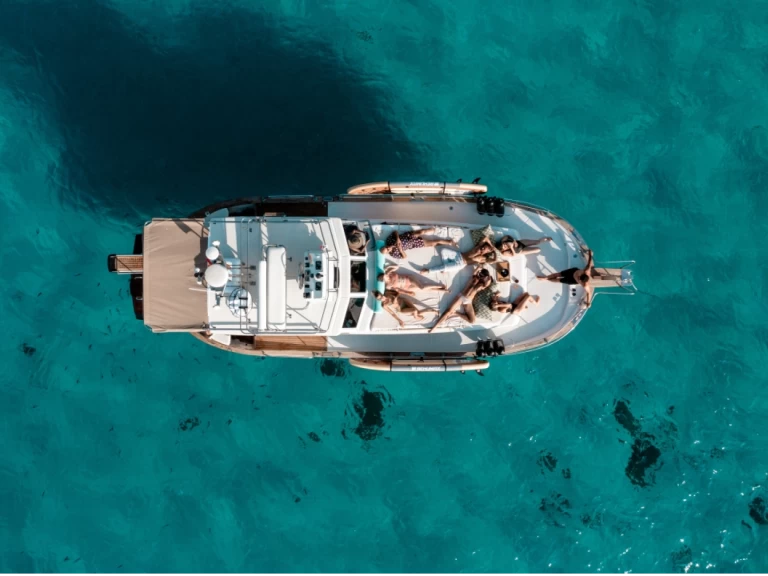 Motorówka do wynajmu w Sant Antoni de Portmany w najlepszej cenie