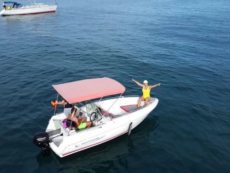 Wynajem Motorówka Quicksilver z patentem 