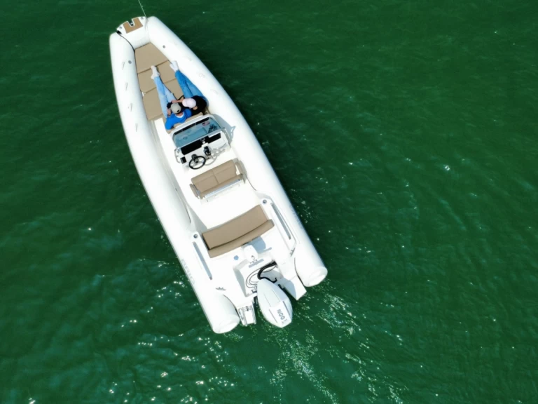 Wynajem Łódż półsztywna Brig z patentem 