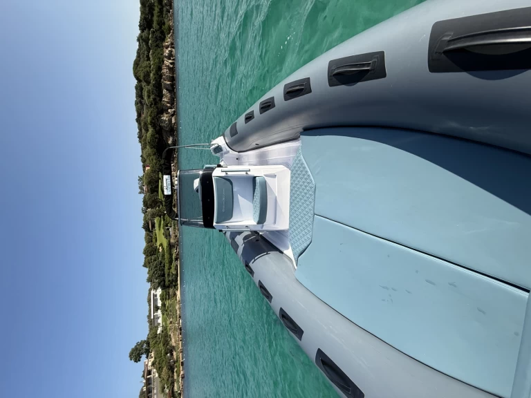 Łódż półsztywna do wynajmu w Portisco w najlepszej cenie