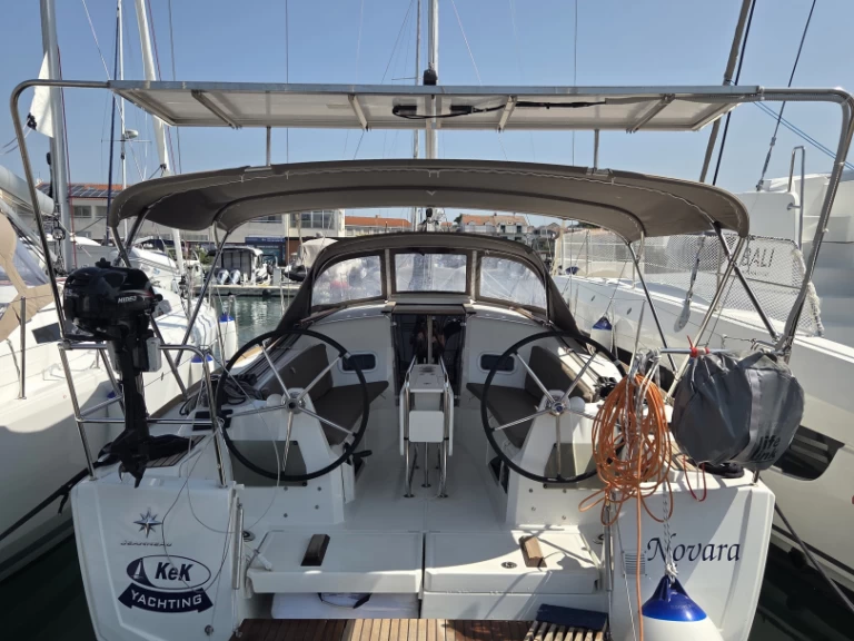 Wynajmij Żaglowiec z lub bez skippera Jeanneau w Pirovac