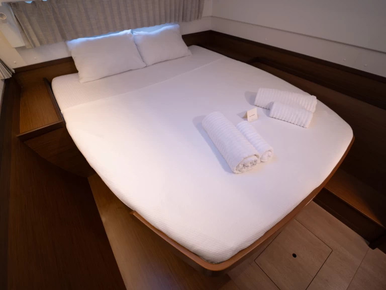 Wynajem Katamaran Lagoon z patentem 