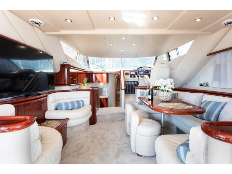 Wynajem w Kastel Gomilica- Sunseeker Sunseeker Manhattan 48 FLY na SamBoat