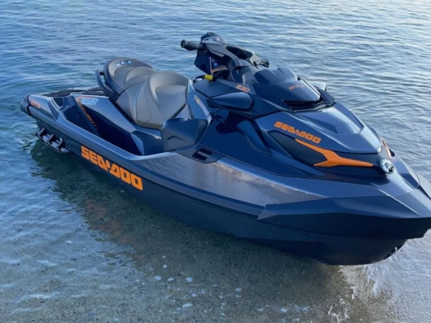 Sea-Doo GTX 130 między profesjonalistami a osobami prywatnymi w Les Issambres