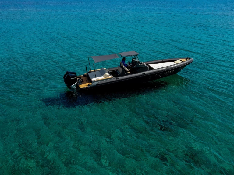 Motorówka do wynajmu w Anávyssos w najlepszej cenie