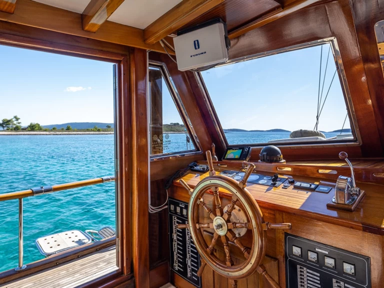 Wynajmij Żaglowiec z lub bez skippera  w Split