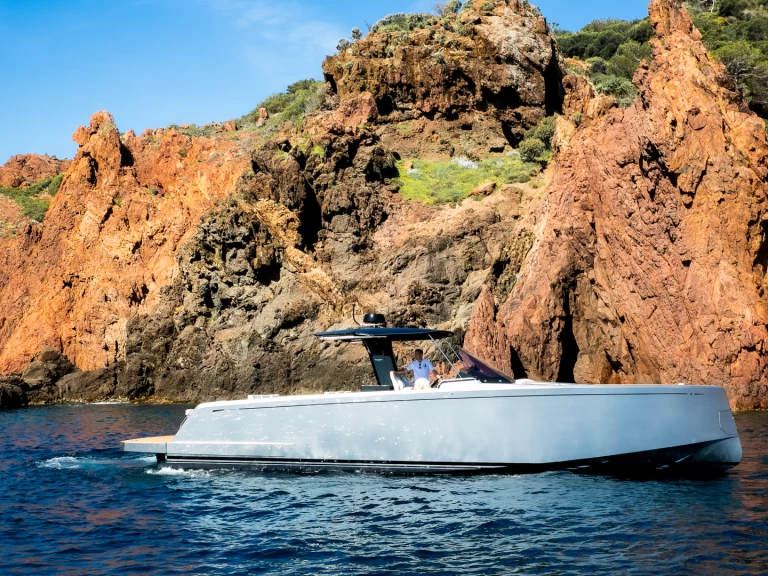 Wynajmij Motorówka z lub bez skippera Pardo Yachts w Saint-Tropez