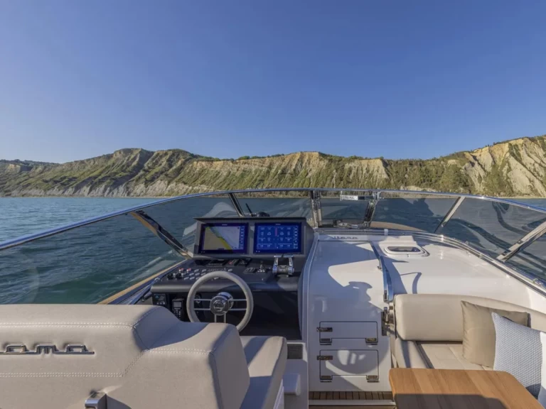 Wynajem Motorówka Itama z patentem 