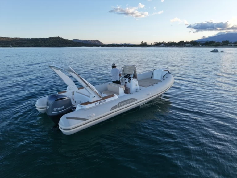 Wynajmij Capelli Tempest 770 w Ajaccio