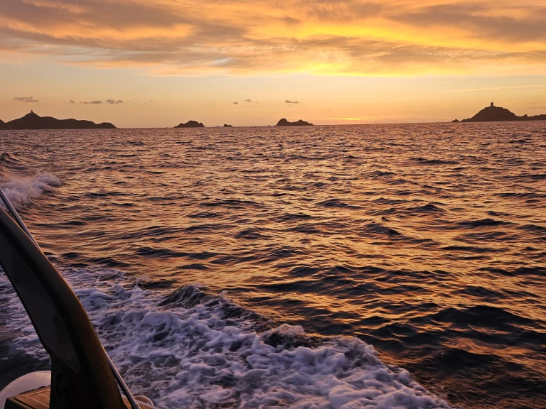 Wynajem Łódż półsztywna w Ajaccio - Capelli Tempest 770