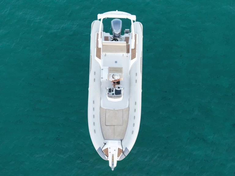 Wynajmij Łódż półsztywna z lub bez skippera Capelli w Ajaccio