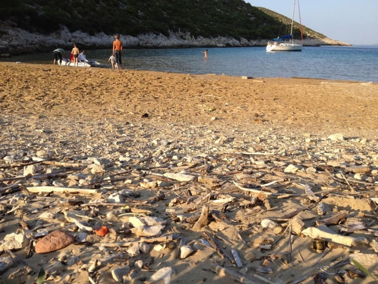 Bénéteau Oceanis 373 między profesjonalistami a osobami prywatnymi w Vis