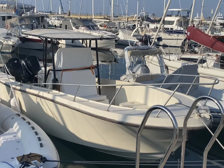 Wynajmij Mako Marine Mako 261 w Imperia