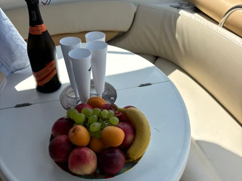 Wynajem Motorówka Cranchi z patentem 