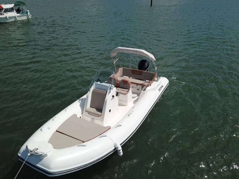 Zodiac Medline 6.8 między profesjonalistami a osobami prywatnymi w Arcachon