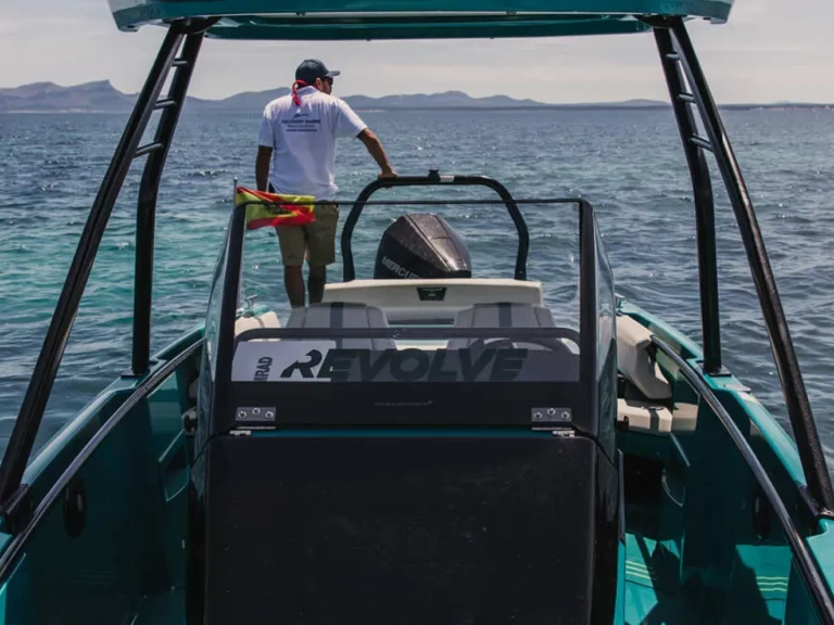 Axopar 22 Jobe Revolve między profesjonalistami a osobami prywatnymi w Port d'Alcudia