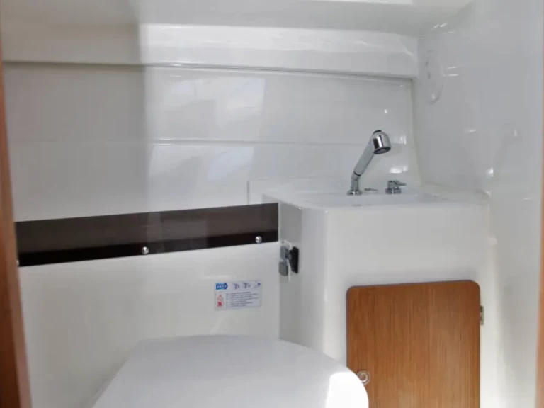 Bénéteau Antares 8 między profesjonalistami a osobami prywatnymi w Port d'Alcudia