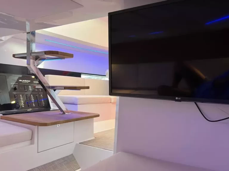 De Antonio 36 między profesjonalistami a osobami prywatnymi w Port d'Alcudia