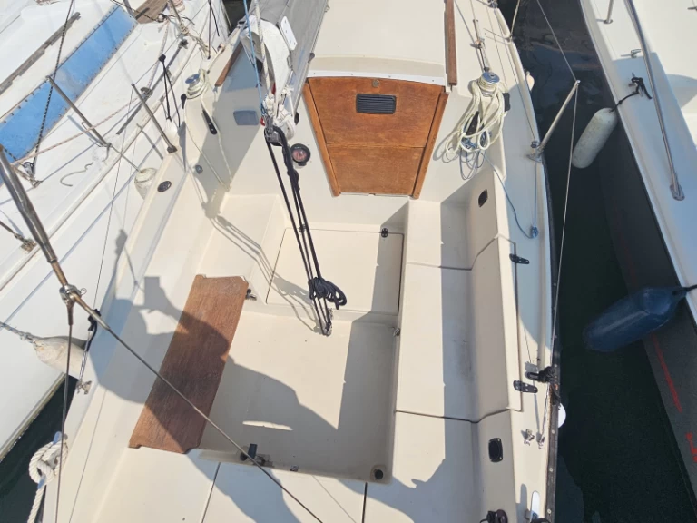Wynajem Żaglowiec Bénéteau z patentem 