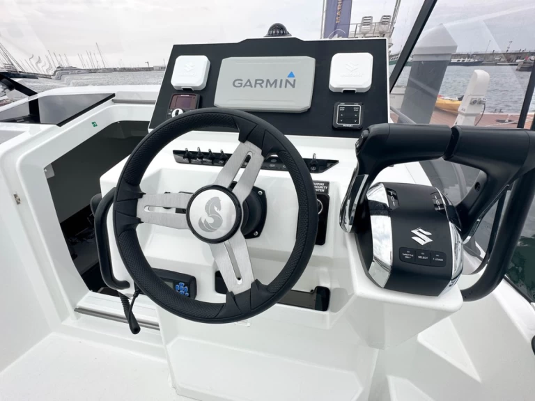 Wynajem Motorówka Bénéteau z patentem 