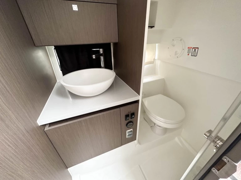 Bénéteau Flyer 9 SPACEdeck między profesjonalistami a osobami prywatnymi w Barcelona