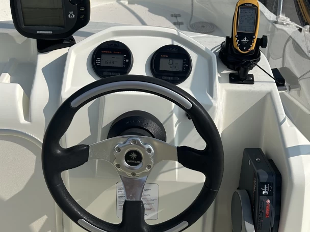 Motorówka do wynajmu w Saint-Raphael w najlepszej cenie