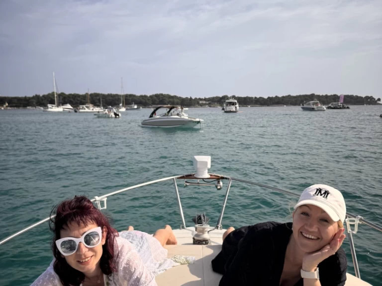 Wynajem Motorówka w Villeneuve-Loubet - Jeanneau Cap Camarat 705