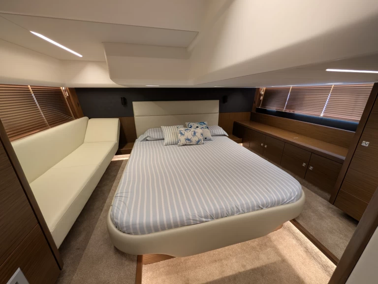 Wynajem łodzi Cádiz tanio R40 Coupe