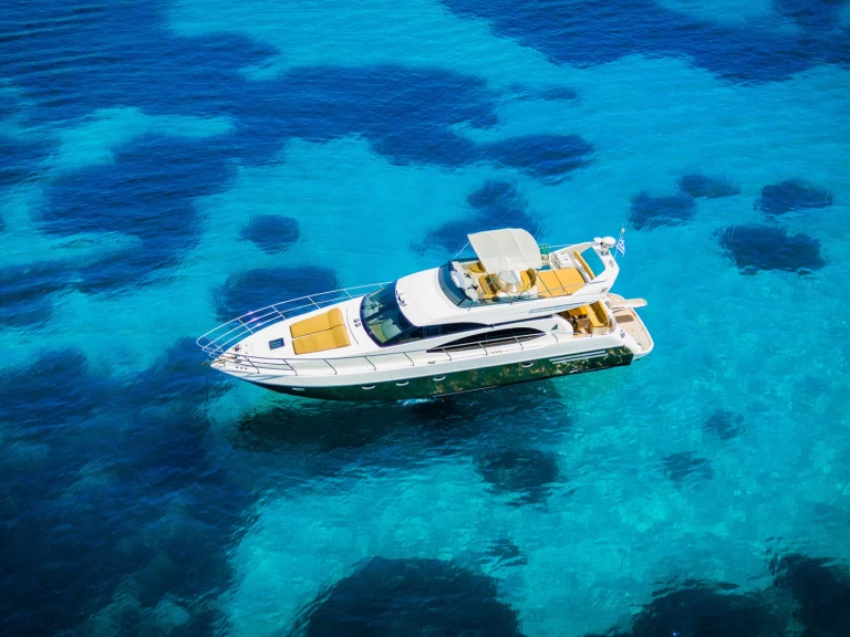 Wynajmij Azimut Azimut 58 w Órmos Bay