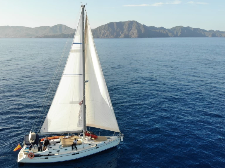 Wynajem Żaglowiec Bénéteau z patentem 