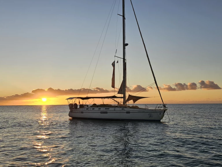 Wynajem Żaglowiec Bénéteau z patentem 