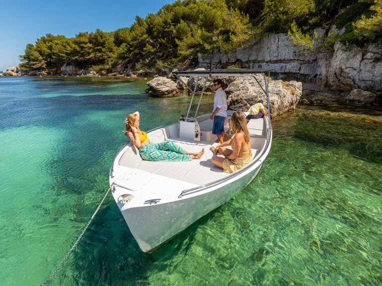 Motorówka do wynajmu w Port Pierre Canto w najlepszej cenie