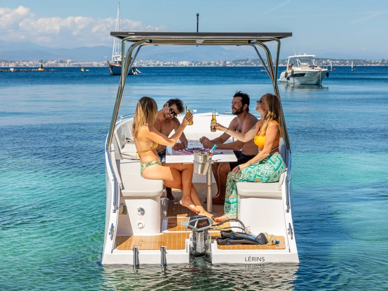 Wynajmij lerins No fuel w Port Pierre Canto