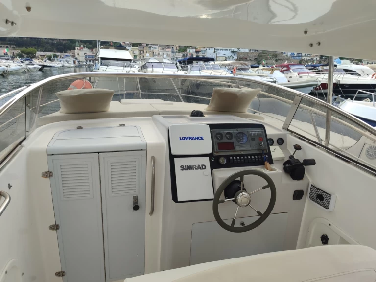 Wynajmij Motorówka z lub bez skippera Izzo w Baia