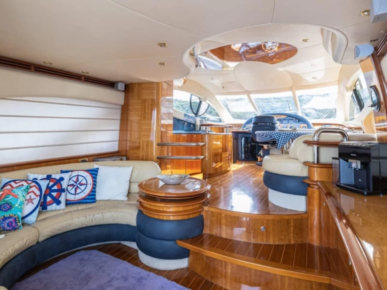 Wynajem Luksusowy jacht w Bodrum harbour - Azimut-55 2015