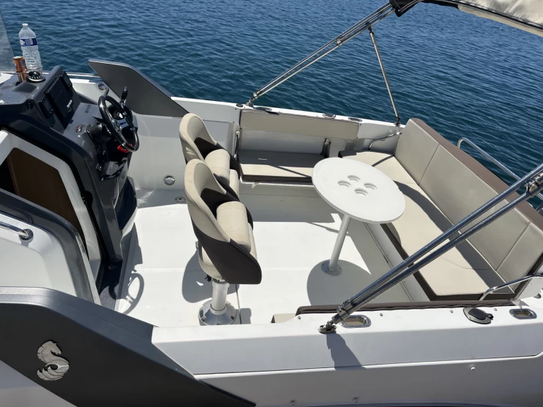 Wynajem Motorówka Bénéteau z patentem 