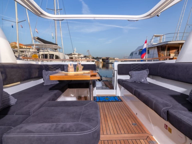 Wynajem łodzi Marex Marex 360 CC w Sibenik na SamBoat 