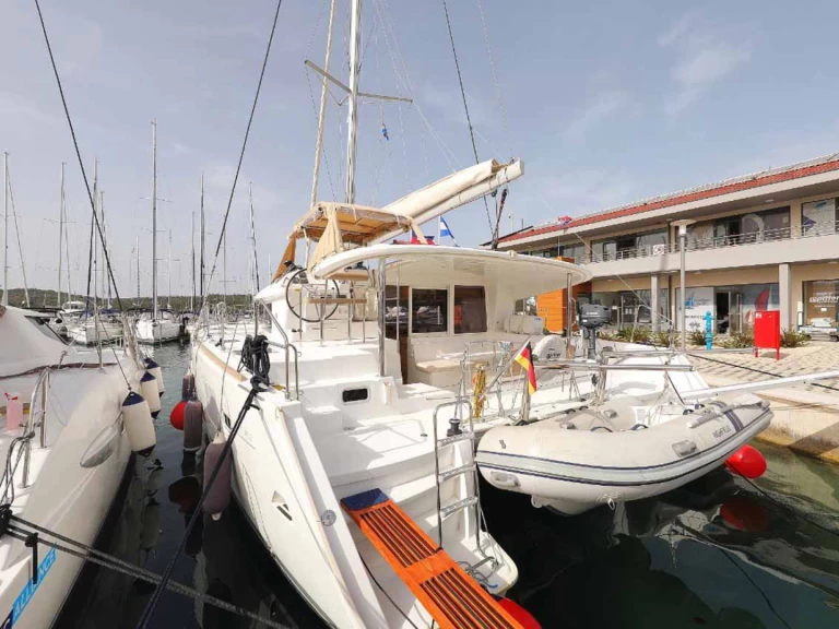 Wynajem łodzi Lagoon Lagoon 400 w Pula na SamBoat 
