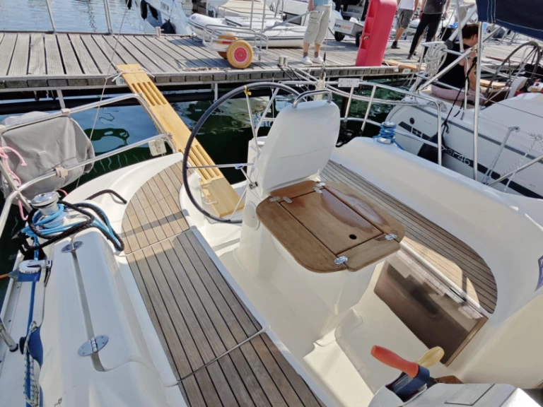 Bavaria Bavaria 30 Cruiser między profesjonalistami a osobami prywatnymi w Punat