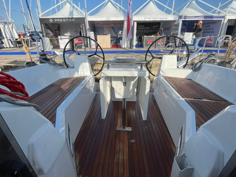 Bénéteau Oceanis 34.1 między profesjonalistami a osobami prywatnymi w Split