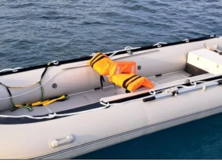 Aqua-Marina Deluxe 350 między profesjonalistami a osobami prywatnymi w La Ciotat