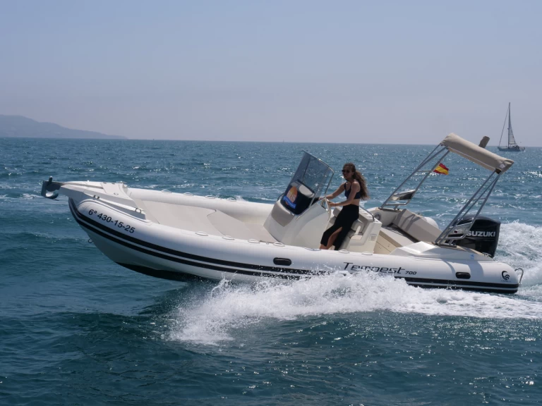 Wynajem łodzi Capelli Tempest 700 w Empuriabrava na SamBoat 