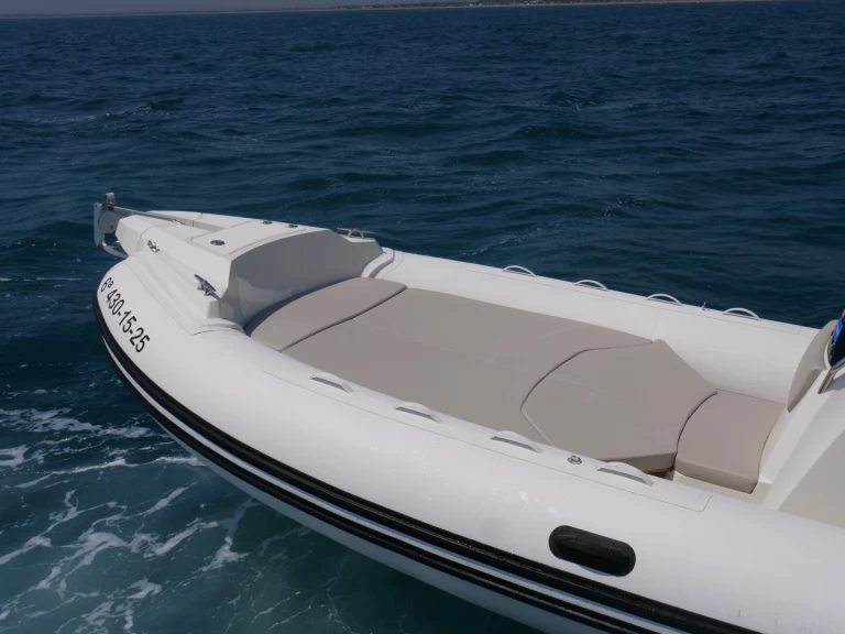 Wynajmij Łódż półsztywna z lub bez skippera Capelli w Empuriabrava