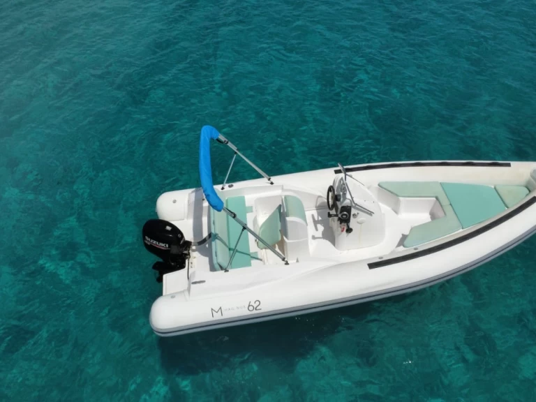 Wynajem Łódż półsztywna Magnus z patentem 