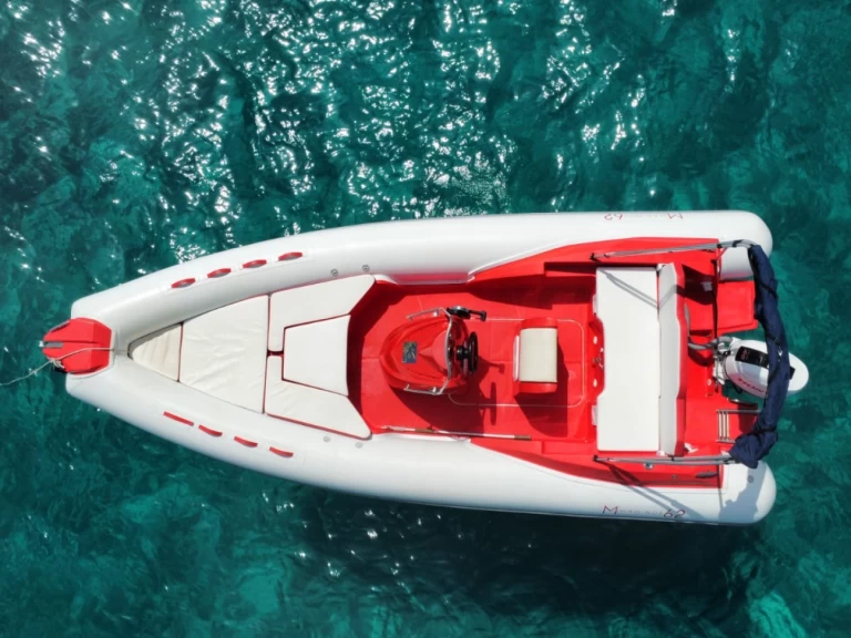 Łódż półsztywna do wynajmu w Porto Rotondo w najlepszej cenie