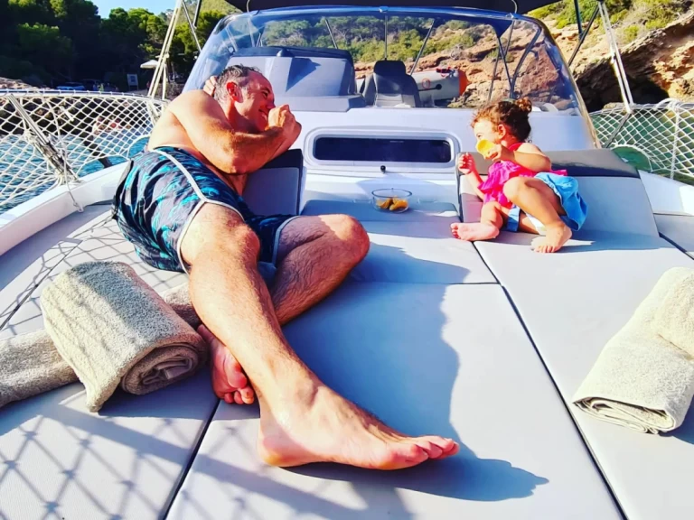 Wynajem Motorówka Jeanneau z patentem 