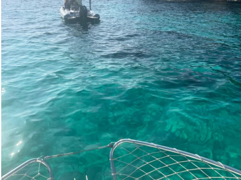 Wynajem Motorówka Jeanneau z patentem 